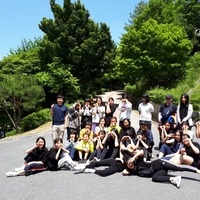 한밭여자중학교 생활관 앞에서 
